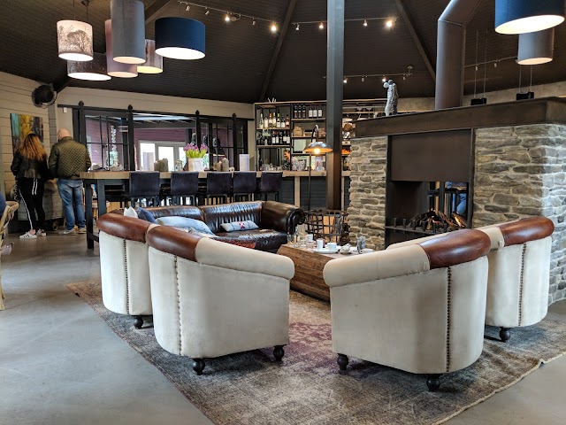 Floor Brasserie Lounge