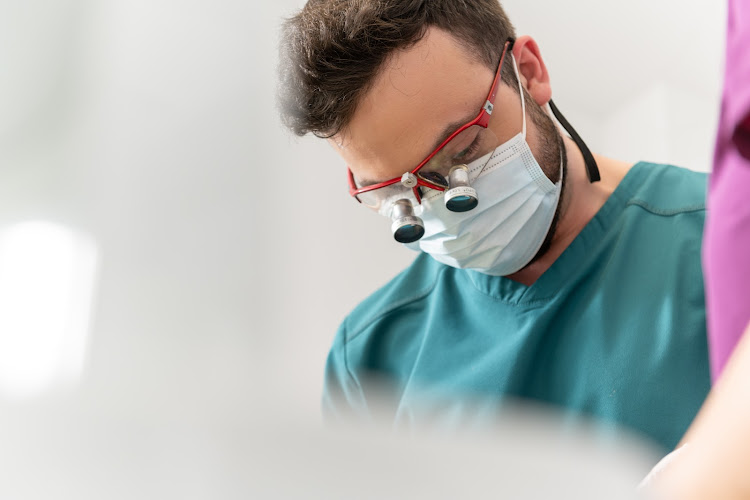 Herr Dr. med. dent. (R) Corneliu Vranau