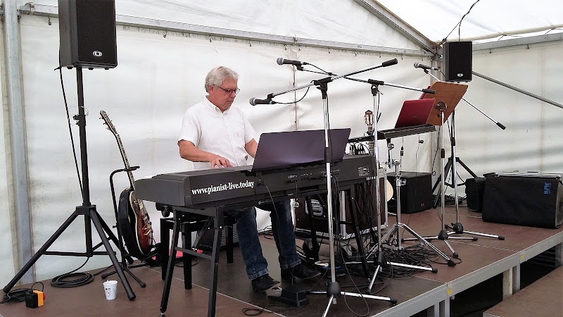 Pianist - Ronald Panster