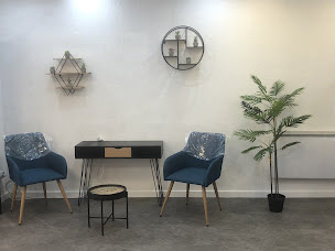 Photo n°2 de La Tete A L'envers & Co à Montigny-le-Bretonneux (Salon de coiffure)