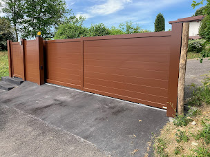 Photo n°11 de CHATAURET CLÔTURE- Fabricant Portail Alu-Porte de garage-Automatisme-Beychac et Caillau-Pompignac-Tresses-Yvrac-Saint loubes à Beychac-et-Caillau (Fournisseur de portes de garage)