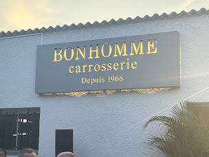 Photo n°4 de Carrosserie Bonhomme : Carrosserie Draguignan 🚗 à Draguignan (Atelier de mécanique automobile)