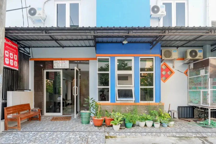 RedDoorz near Jalan Adi Sucipto Solo
