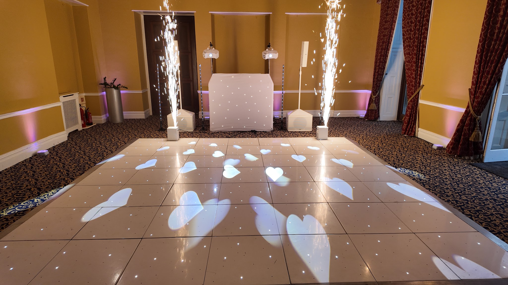 Hotshots Entertainment - Venues - photo 1