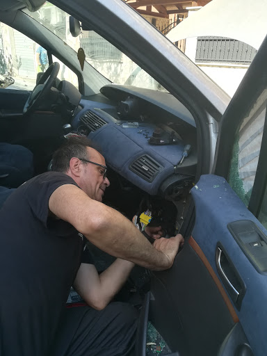 Auto Repairing Garage Gallery - Italy