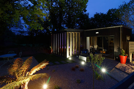 La Douce escapade Loft & Spa : Location loft tout confort moderne avec chambre, jardin minéral, terrasse, spa privatif et parking clos à Sizun dans le