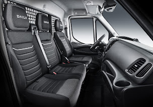 Photo n°6 de Crau TS - Garage Véhicules Utilitaires, Industriels à Saint-Martin-de-Crau (Garage automobile)