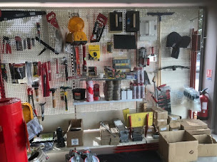 Photo n°5 de SARL OUTIL-BAT à Poey-de-Lescar (Magasin de matériel de soudure)