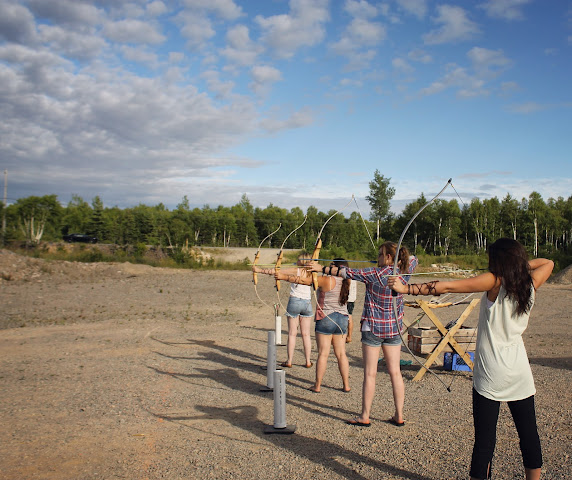 Highland Bow & Arrow by null