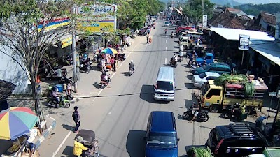Photos of Arjowinangun market Pacitan