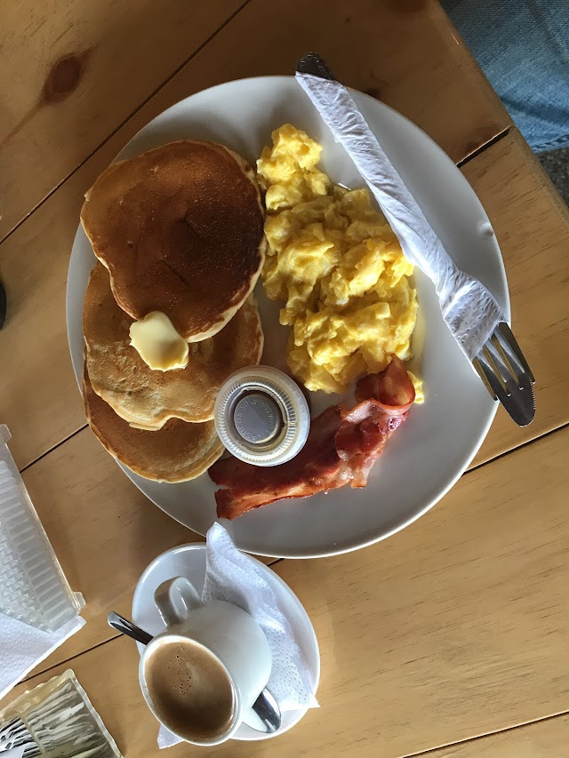 Common Grounds Coffee and Waffle House