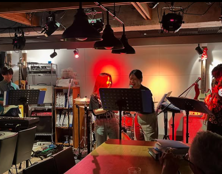 Jamp 生バンドをバックに歌えるお店