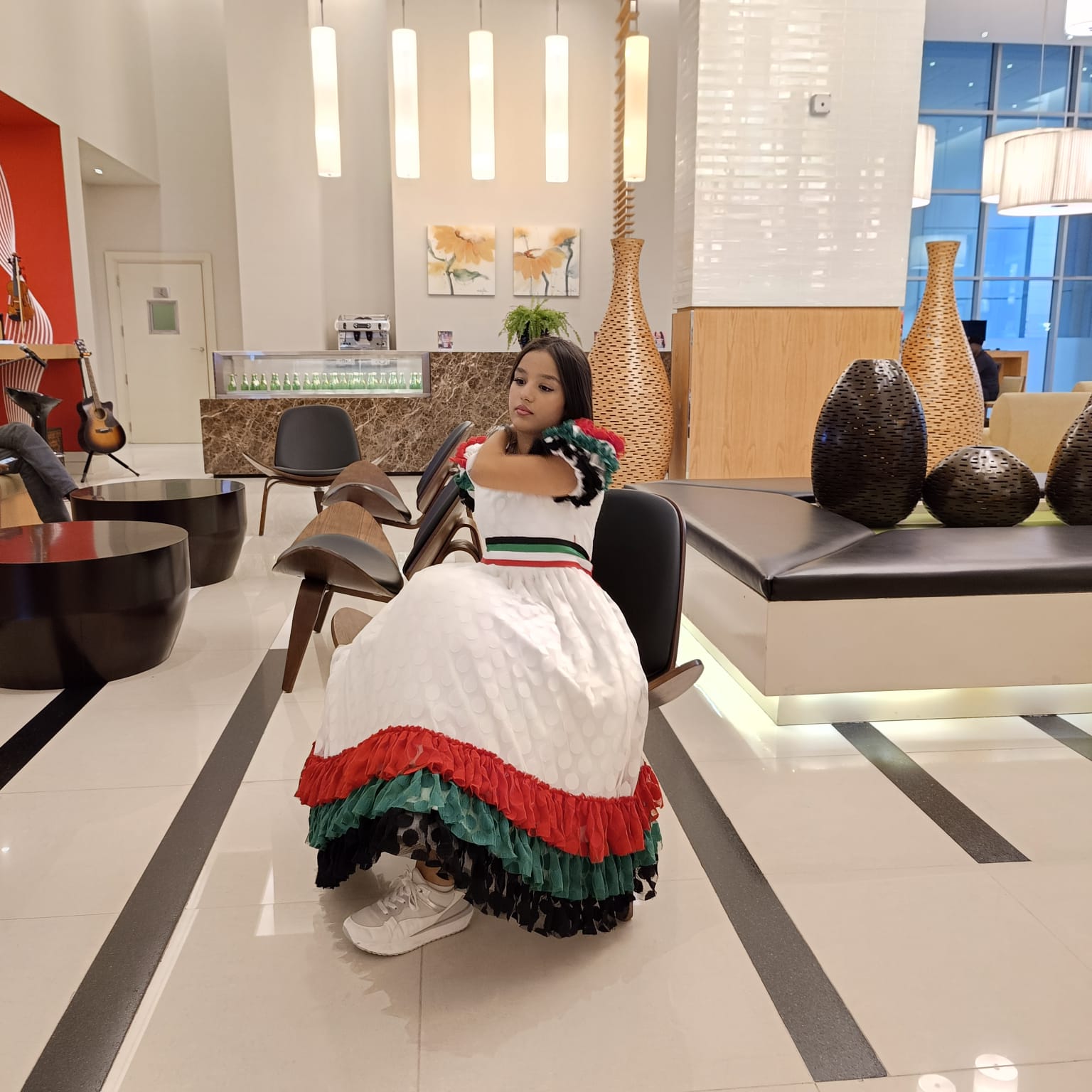 Lamora Uniform - صورة 4