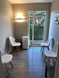 Photo n°3 de Dr Guillaume MALJOURNAL à Chatou (Dentiste)