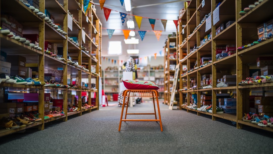 Hippeschoentjes - Duurzame boekentasjes en kinderschoenen maat 41!