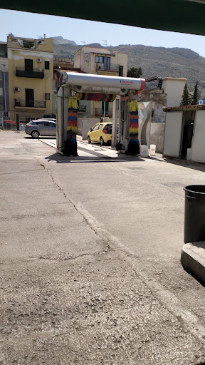 Centro Gomme e Autolavaggio Gallery - Italy