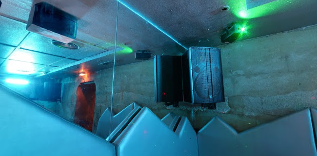 bar club irlandais, Les caves du roi soleil, 5 Pass. de la Geôle, 78000 Versailles, France