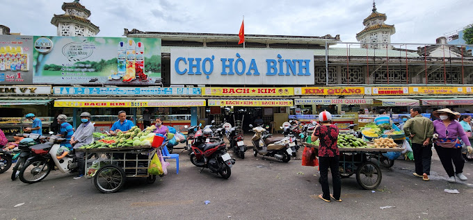 Chợ Hoà Bình, 37 Bạch Vân, Phường 5, Quận 5