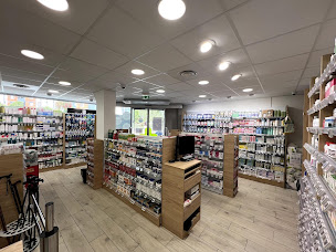 Photo n°2 de Pharmacie de l'Hôtel de Ville Totum - Téléconsultation à Fontenay-le-Fleury (Pharmacie bio)