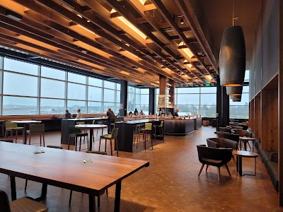 Alaska Lounge - Concourse N