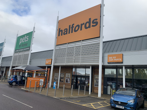 Halfords - Luton - Visual