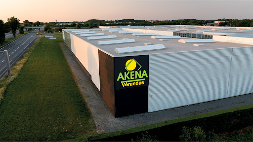 Photo de AKENA véranda, extension de maison, pergola bioclimatique, carport et pool house Le Mans
