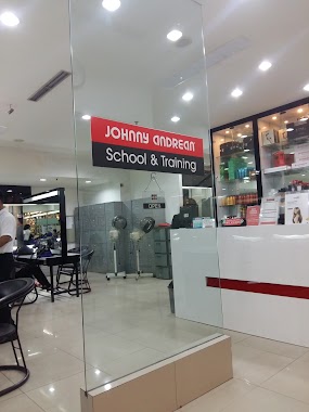 Johnny Andrean Salon, Author: uus supriatna