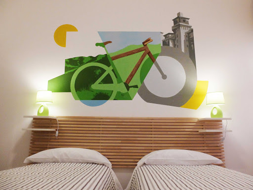 Bed and Bike - Visual