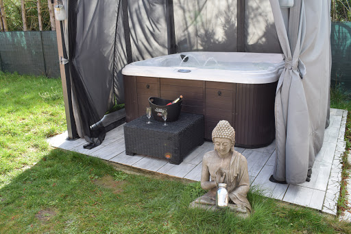 Photo de Studio tendance London JACUZZI:PISCINE HORS SOL