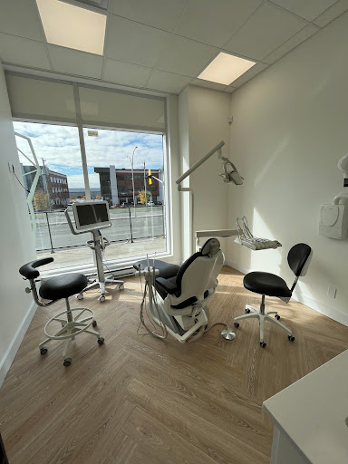 Centre Dentaire Saint-Elzéar - Dentiste - Invisalign - Orthodontie - Thumbnail