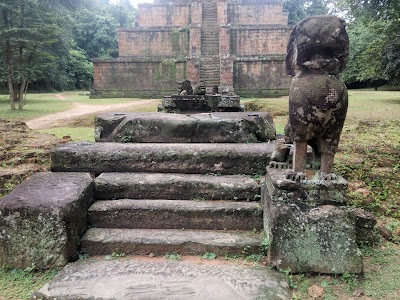 Photos of Baksei Chamkrong Temple