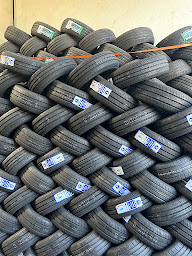 Photo n°6 de L'usine du Pneu à Montmagny (Magasin de pneus)