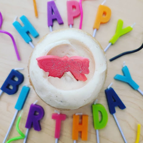 Buttercream Cupcakes & Coffee by null