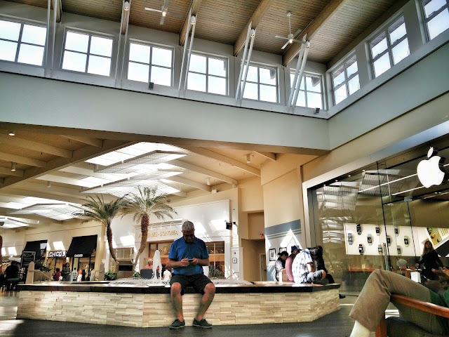 Apple Manhattan Village