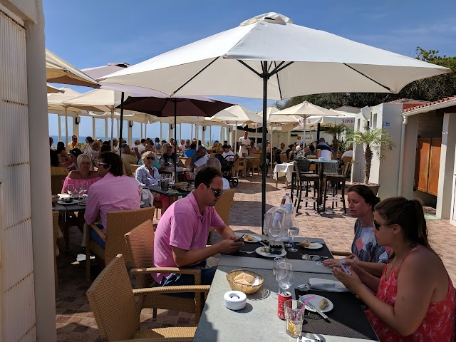 Julia's restaurant,beach bar & lounge