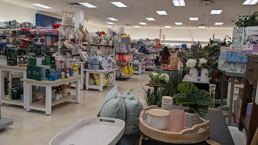 Uptown and Country Shopping Center - Thumbnail