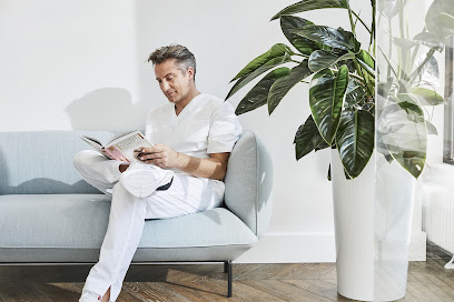 Dr Marek Rybicki - Implanty zębów implantolog