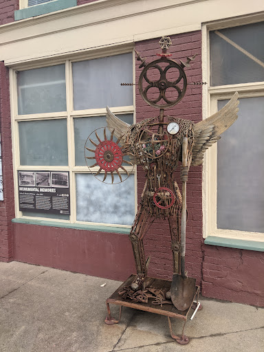 HEUSER HARDWARE - Visual