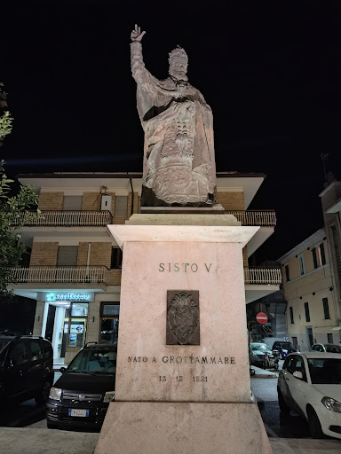 Sisto V - Statua in bronzo di Aldo Sergiacomi