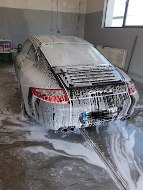 Hand Car Wash, Author: Artur BACZYŃSKI