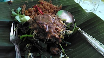 Photos of Nasi Pecel Iwak Kali Madiun " Bu Elyn "