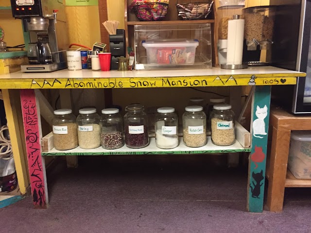 SnowMansion Taos Hostel Ski Lodge Inn & Campground