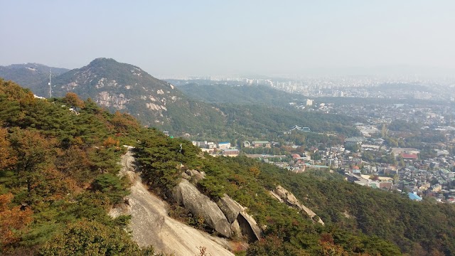 Inwangsan Mountain Park