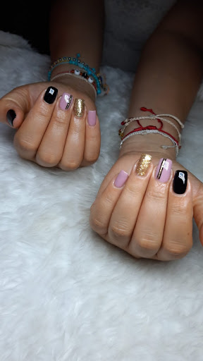 Sofía tejero nails and lashes
