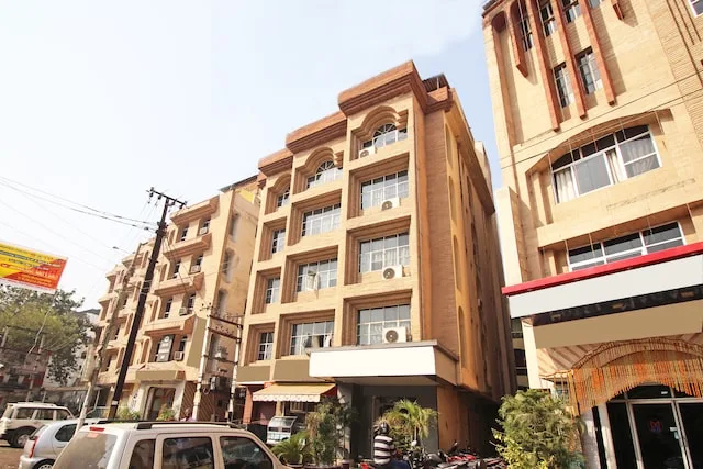 OYO Hotel The Ambassador