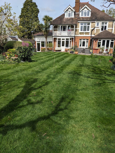Reviews of Lawn Crew in Woking - Landscaper