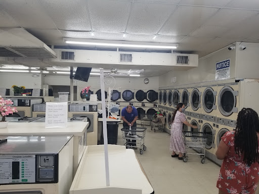 Luckily coin laundrymat - Thumbnail