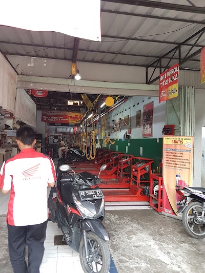 Photos of Buana Sari Service AHASS 1452