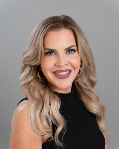 Bombshell Aesthetics and Tanning