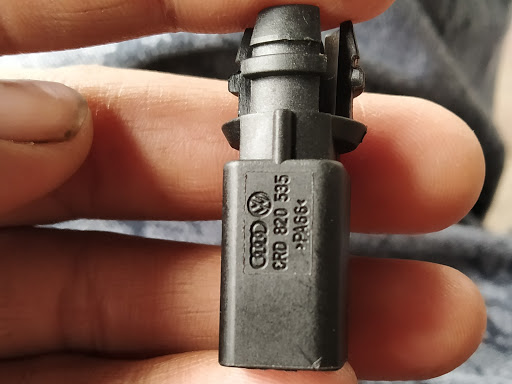 VW vento Air conditioner not working in flow due to short Ambient Temperature sensor. 
